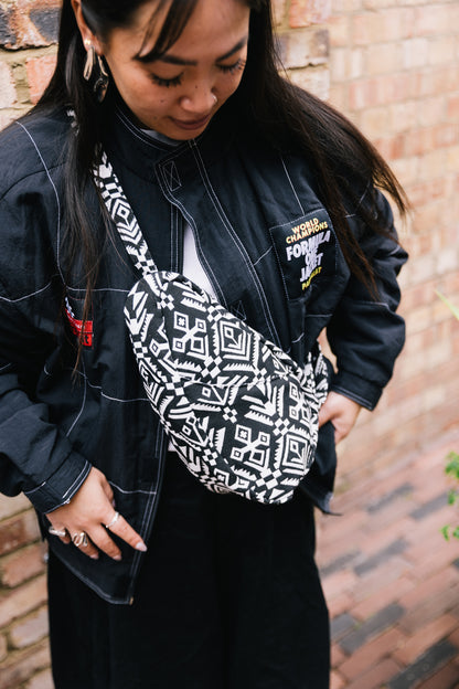 Folklore Black Nomii Sling