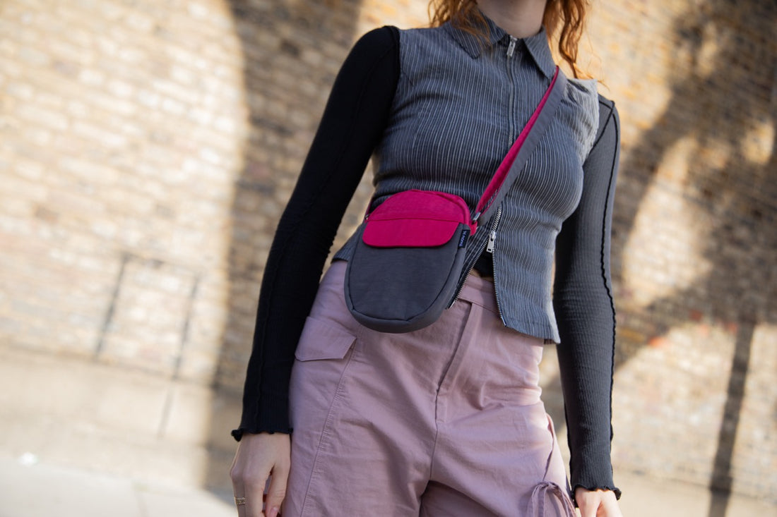 Nomii Pocket - Graphite / Dragonfruit